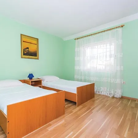 Lovely Apartment In Zaton With Wifi Apartment